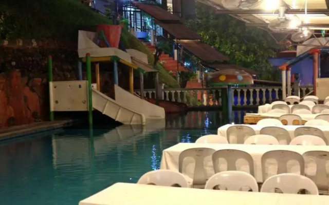 D'Japanese Tunnel Family Resort