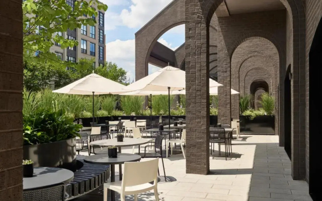 Hotel AKA Alexandria