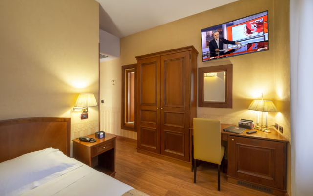 Lancaster Hotel