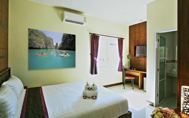 At Phuket Guest House