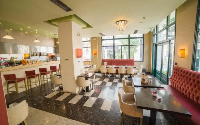 Delphi Art Hotel