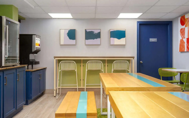 Spark by Hilton Brockville