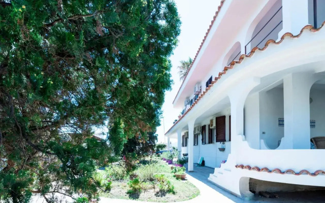 Spazioso Appartamento al Mare con Giardino