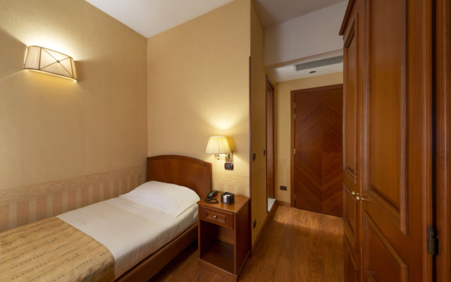 Lancaster Hotel