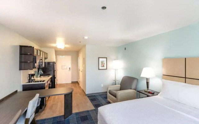 Candlewood Suites Ontario - Convention Center