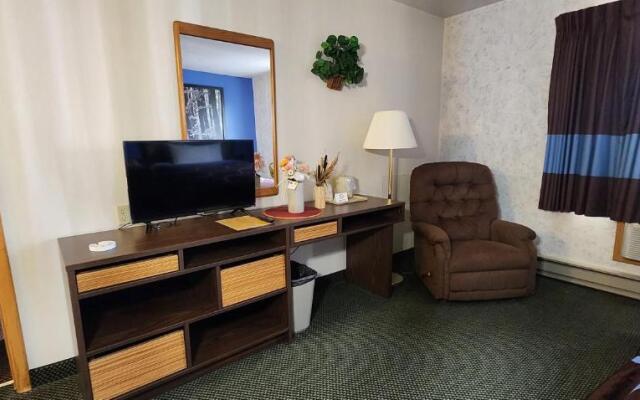 Hotel Iron Mountain Inn & Suites
