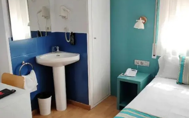 Yomo Hostal BCN Port