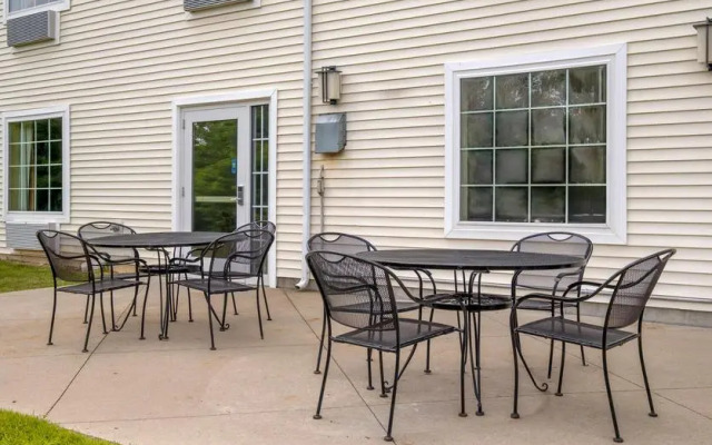 Red Roof Inn Charlestown