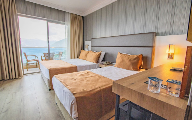 Point Beach Hotel