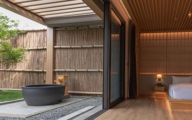 Hyakumangoku Onsen Hotel