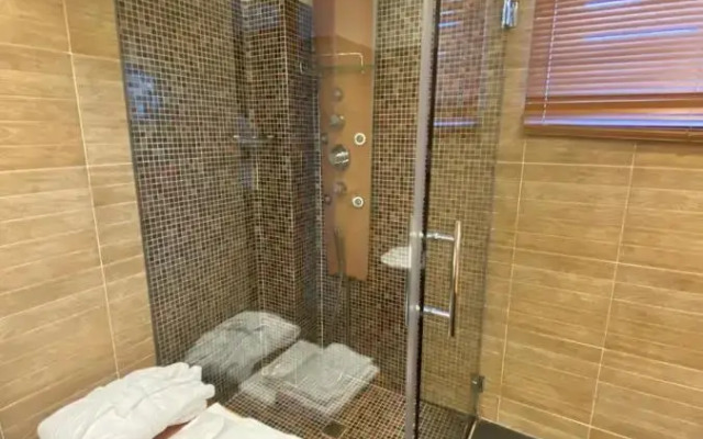 Card International Hotel
