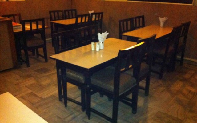 Hotel Jai Hind & Restaurant