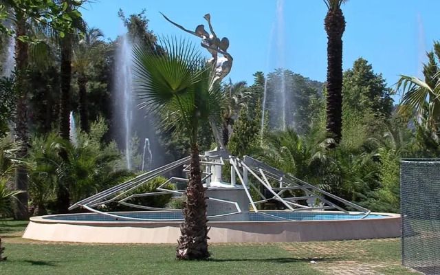 Отель Rox Resort