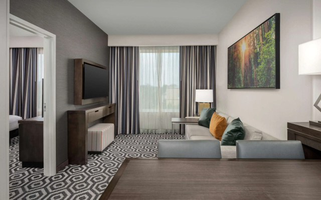 Отель Embassy Suites by Hilton Portland Hillsboro, Oregon