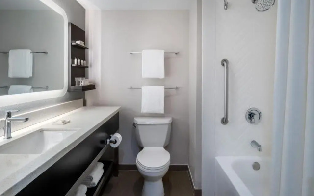 Delta Hotel by Marriott Jacksonville Deerwood