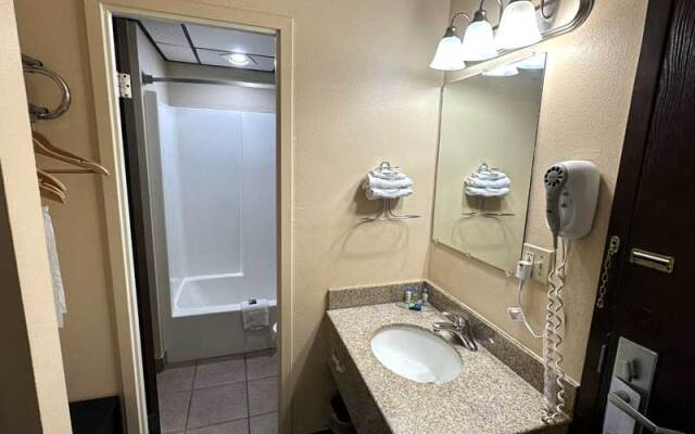 Hometown Inn & Suites