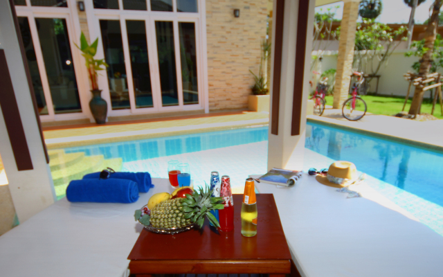 Rawai Private Villas - Pool and Garden