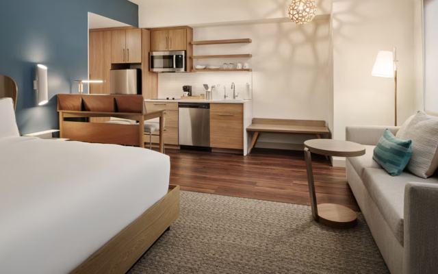 Element Pooler Savannah Airport