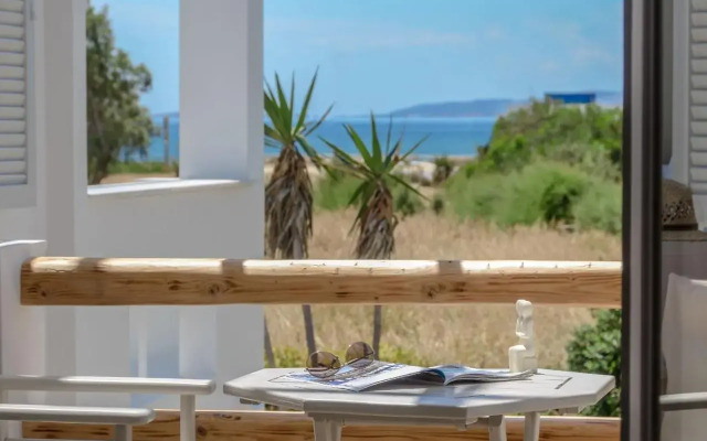 Glaronissi Beach