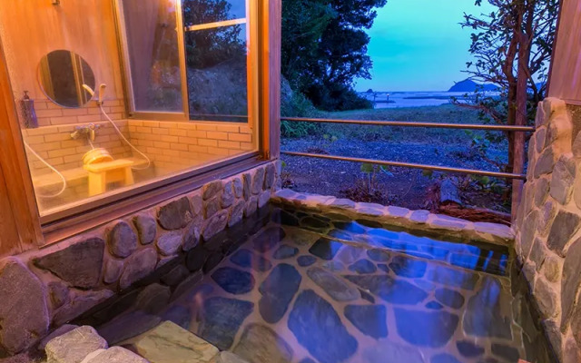 Ryokan pebble Takashima
