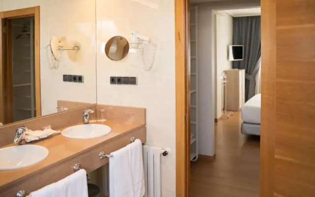Hotel Sercotel Tres Luces