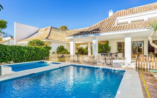Holiday Villa 34121803, with 4 Bedroom, 2 Private Pools, Villa Marina, Beachside Puerto Banus, Marbella for Holiday Rentals