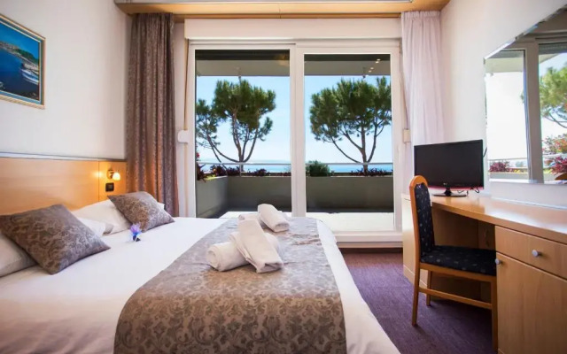 Hotel More