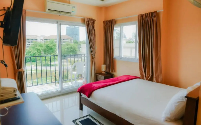 Patumnak Beach Guesthouse