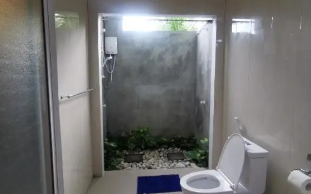 Blue Water Thoddoo Inn