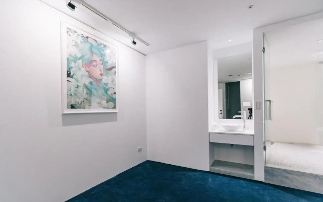 Meistay Art Gallery Hotel