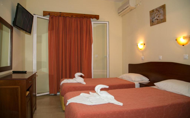 Kouros Apartments & Studios