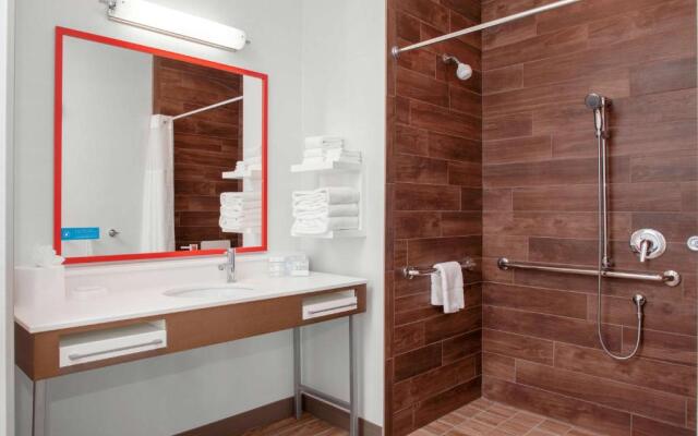 Hampton Inn & Suites Overland Park South