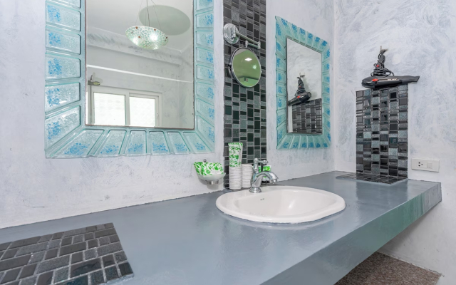 Kata Hill Sea View Hotel