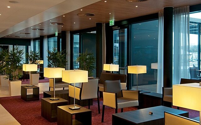 Holiday Inn Express Zurich Airport, an IHG Hotel