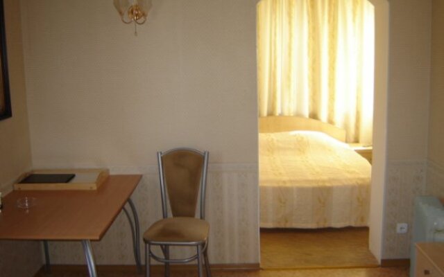 Beloye I Chernoye, Mini-otel'