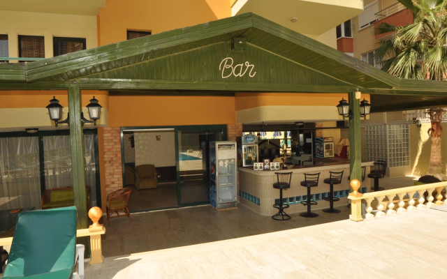 Gold Twins Beach Family