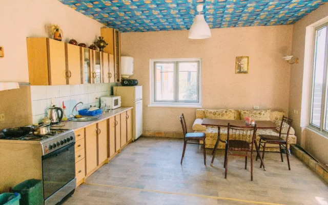 Charly Guest House