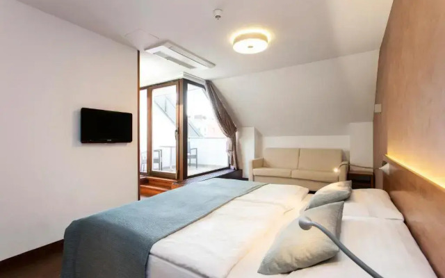 Hotel Carol