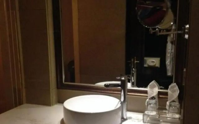 Caston Huanglong Hotel