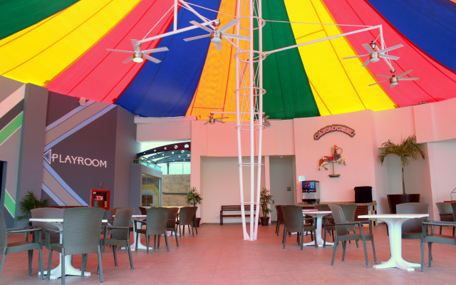 Отель Seadust Cancun Family Resort