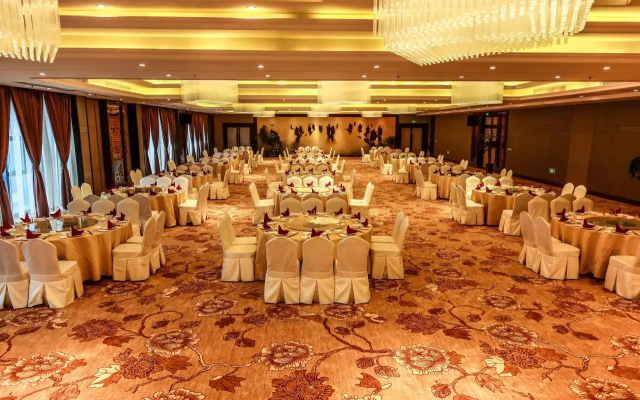 Scholars Hotel (Zhenjiang City Government Sports Exhibition Center)