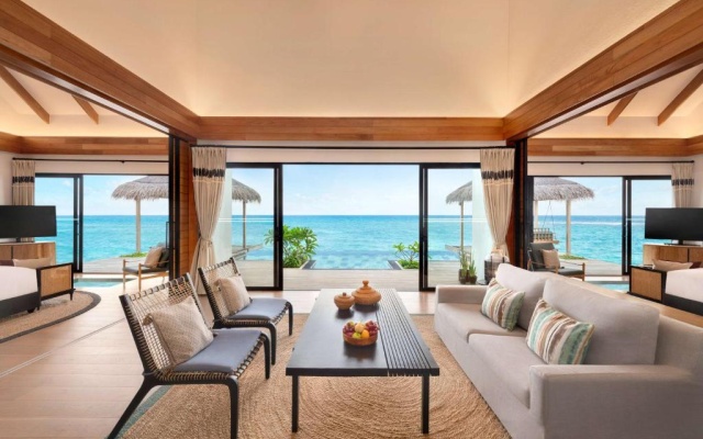 ONE BEDROOM OVERWATER POOL VILLA - 154SQM/55 HDTV MINI BAR/PLUNGE POOL /SUNBEDS - TEA-COFFEE/OUTDOOR RAIN SHOWER/SAFE/BATHTUB — фото 2