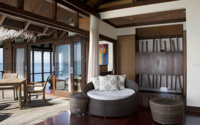 Coco Bodu Hithi Resort