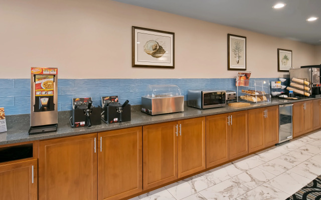 Lighthouse Suites Inn