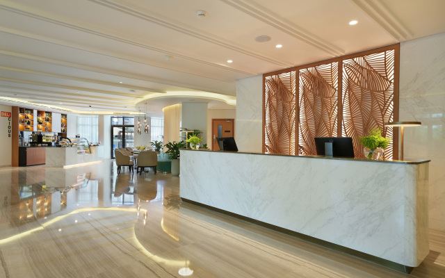 Отель Arabian Park Dubai, an Edge by Rotana Hotel