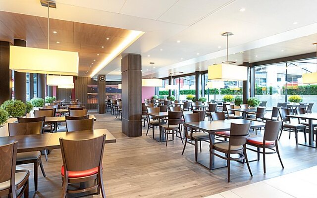 Holiday Inn Express Zurich Airport, an IHG Hotel