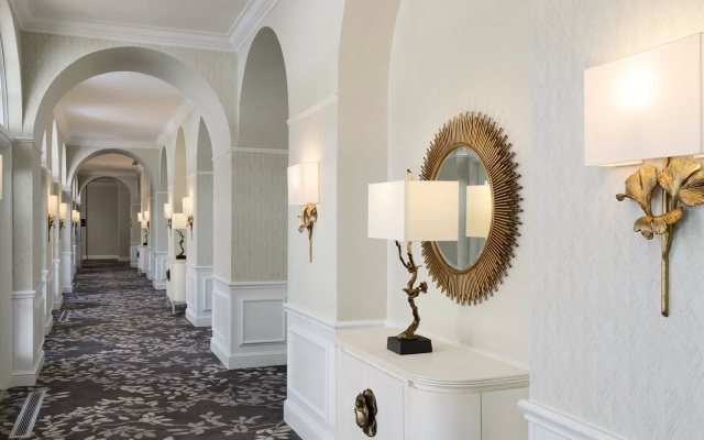 The Alexandrian Old Town Alexandria, Autograph Collection