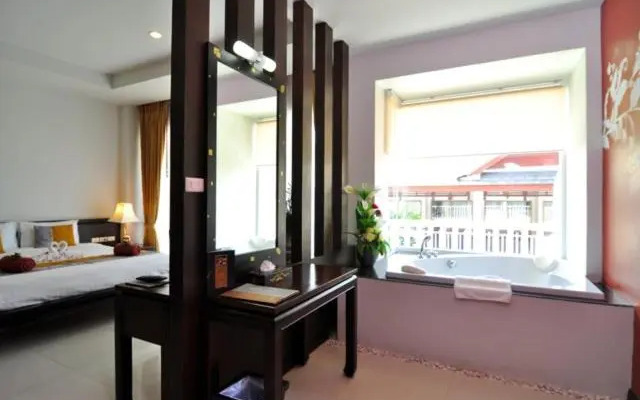 Baan Karonburi Resort