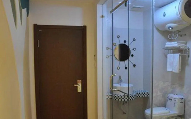 Dalian Seasons Urban Theme Hotel