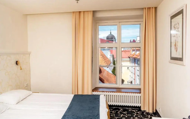 Meriton Old Town Garden Hotel